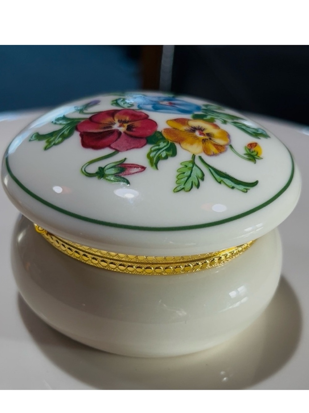 PartyLite Pansy Porcelain Trinket Box – Gold Trim • Vanity Jewelry Holder